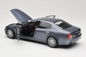 Maserati Quattroporte Blue Metallic Hot Wheels 1:18 B7003 Metal - imagen 5 de 8