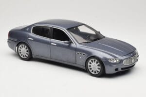 Maserati Quattroporte Blue Metallic Hot Wheels 1:18 B7003 Metal - imagen 6 de 8