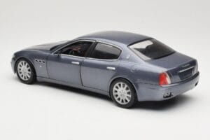 Maserati Quattroporte Blue Metallic Hot Wheels 1:18 B7003 Metal - imagen 7 de 8