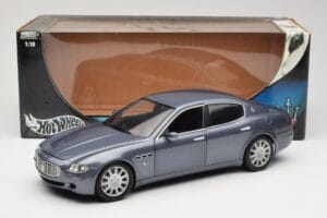 Maserati Quattroporte Blue Metallic Hot Wheels 1:18 B7003 Metal - imagen 8 de 8