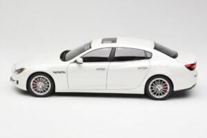 Maserati Quattroporte VI GTS Alpine Blanco AUTOart 1:18 75808 Metal - imagen 4 de 8