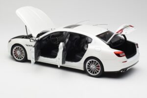 Maserati Quattroporte VI GTS Alpine Blanco AUTOart 1:18 75808 Metal - imagen 5 de 8