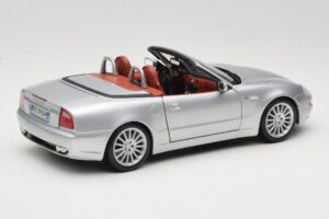 Maserati Spyder Plata Maisto 1:18 31667 Metal - imagen 3 de 8