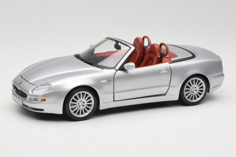 Maserati Spyder Plata Maisto 1:18 31667 Metal