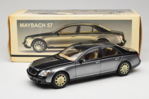 Maybach 57 SWB Caspian Black Himalayas Grey AUTOart 1:18 76151 Metal - imagen 9 de 9