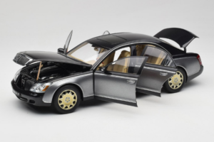 Maybach 57 SWB Caspian Black Himalayas Grey AUTOart 1:18 76151 Metal - imagen 2 de 9