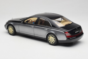 Maybach 57 SWB Caspian Black Himalayas Grey AUTOart 1:18 76151 Metal - imagen 7 de 9