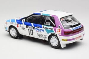 Mazda 323 GTX #10 T. Makinen / S. Harjanne 1000 Lakes Rally 1991 Otto 1:18 OT1099 Resina - imagen 5 de 6
