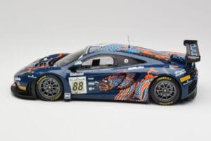 McLaren 12C GT3 #88 Von Ryan Racing A. Barff / T. Goodwin / B. Senna Spa 24 Hours 2013 Minichamps 1:18 151131388 Metal - imagen 3 de 6