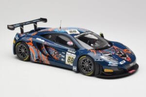 McLaren 12C GT3 #88 Von Ryan Racing A. Barff / T. Goodwin / B. Senna Spa 24 Hours 2013 Minichamps 1:18 151131388 Metal - imagen 4 de 6