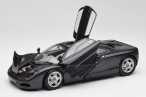 McLaren F1 Carbon Negro Metálico Minichamps 1:18 530133420 Metal - imagen 2 de 8