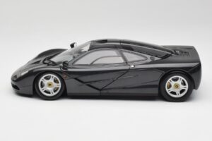 McLaren F1 Carbon Negro Metálico Minichamps 1:18 530133420 Metal - imagen 4 de 8
