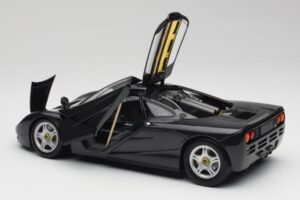 McLaren F1 Carbon Negro Metálico Minichamps 1:18 530133420 Metal - imagen 5 de 8