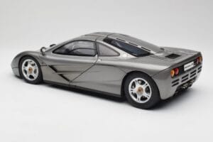 McLaren F1 Dark Silver Minichamps 1:12 530133124 Metal - imagen 7 de 8