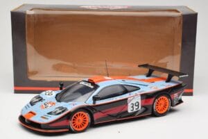 McLaren F1 GTR #39 Gulf R. Bellm / A. Gilbert / M. Sekiya 24 Hours of Le Mans 1997 UT Models 1:18 39725 Metal - imagen 8 de 8