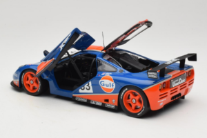 McLaren F1 GTR Gulf #33 R. Bellm / M. Weaver / J-J. Lehto 24 Hours of Le Mans 1996 UT Models 1:18 530161833 Metal - imagen 5 de 8