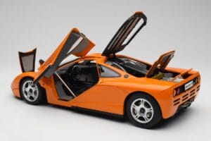 McLaren F1 Naranja Minichamps 1:12 530133131 Metal - imagen 6 de 9