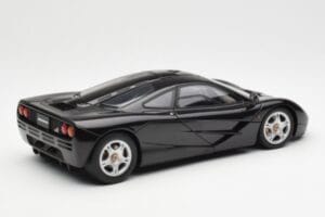 McLaren F1 Road Car Negro AUTOart 1:18 76002 Metal - imagen 3 de 8