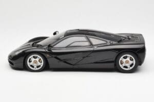 McLaren F1 Road Car Negro AUTOart 1:18 76002 Metal - imagen 4 de 8