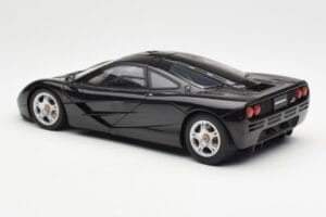 McLaren F1 Road Car Negro AUTOart 1:18 76002 Metal - imagen 7 de 8