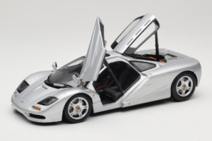 McLaren F1 Plata UT Models 1:18 530133180 Metal - imagen 2 de 8