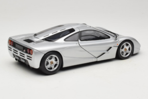 McLaren F1 Plata UT Models 1:18 530133180 Metal - imagen 3 de 8