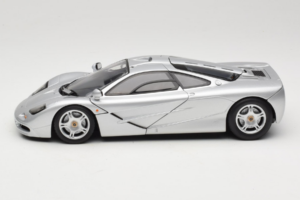 McLaren F1 Plata UT Models 1:18 530133180 Metal - imagen 4 de 8