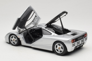 McLaren F1 Plata UT Models 1:18 530133180 Metal - imagen 5 de 8