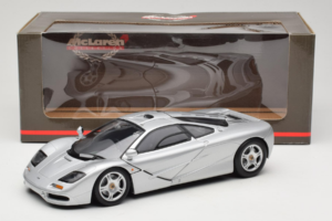 McLaren F1 Plata UT Models 1:18 530133180 Metal - imagen 8 de 8