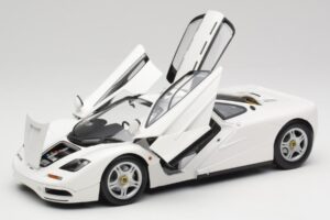 McLaren F1 Blanco Minichamps 1:18 530133424 Metal - imagen 2 de 8