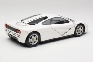 McLaren F1 Blanco Minichamps 1:18 530133424 Metal - imagen 3 de 8