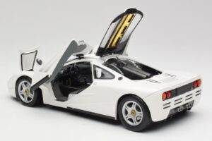 McLaren F1 Blanco Minichamps 1:18 530133424 Metal - imagen 5 de 8