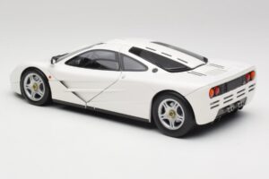 McLaren F1 Blanco Minichamps 1:18 530133424 Metal - imagen 7 de 8
