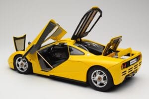 McLaren F1 Amarillo Minichamps 1:12 530133121 Metal - imagen 6 de 9