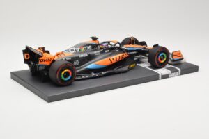 McLaren MCL60 #81 O. Piastri F1 2023 Minichamps 1:18 537231881 Metal - imagen 3 de 6