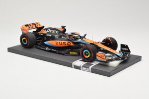 McLaren MCL60 #81 O. Piastri F1 2023 Minichamps 1:18 537231881 Metal - imagen 4 de 6