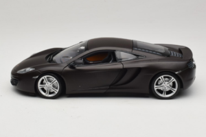 McLaren MP4-12C Matt Black Minichamps 1:18 110133021 Metal - imagen 4 de 8