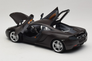 McLaren MP4-12C Matt Black Minichamps 1:18 110133021 Metal - imagen 5 de 8