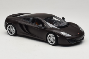 McLaren MP4-12C Matt Black Minichamps 1:18 110133021 Metal - imagen 6 de 8