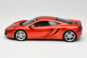 McLaren MP4-12C Orange Metallic Minichamps 1:18 110133020 Metal - imagen 4 de 8