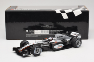 McLaren MP4-19 Mercedes J.P. Montoya Test Car 2005 Minichamps 1:18 533051880 Metal - imagen 6 de 7