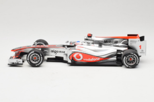 McLaren MP4-25 Mercedes #1 J. Button Vodafone McLaren Showcar F1 2010 Minichamps 1:18 530101801 Metal - imagen 3 de 7
