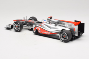 McLaren MP4-25 Mercedes #1 J. Button Vodafone McLaren Showcar F1 2010 Minichamps 1:18 530101801 Metal - imagen 5 de 7