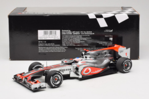 McLaren MP4-25 Mercedes #1 J. Button Vodafone McLaren Showcar F1 2010 Minichamps 1:18 530101801 Metal - imagen 6 de 7