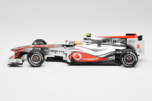 McLaren MP4-25 Mercedes #2 L. Hamilton Vodafone McLaren F1 2010 Minichamps 1:18 530101802 Metal - imagen 3 de 7