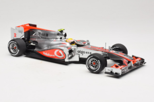 McLaren MP4-25 Mercedes #2 L. Hamilton Vodafone McLaren F1 2010 Minichamps 1:18 530101802 Metal - imagen 4 de 7