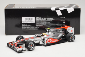 McLaren MP4-25 Mercedes #2 L. Hamilton Vodafone McLaren F1 2010 Minichamps 1:18 530101802 Metal - imagen 6 de 7