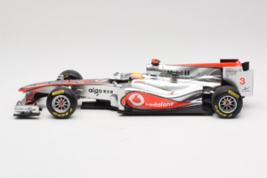 McLaren MP4-26 Mercedes #3 L. Hamilton Vodafone McLaren Showcar F1 2011 Minichamps 1:18 530111873 Metal - imagen 3 de 7