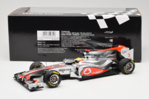 McLaren MP4-26 Mercedes #3 L. Hamilton Vodafone McLaren Showcar F1 2011 Minichamps 1:18 530111873 Metal - imagen 6 de 7