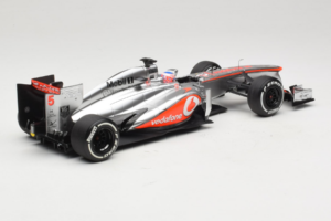 McLaren MP4-28 Mercedes #5 J. Button Vodafone McLaren F1 2013 Minichamps 1:18 530131805 Metal - imagen 2 de 7